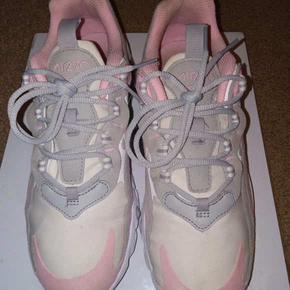 $20 kids size 7y nike airmax 270 react - Picture 4 of 6